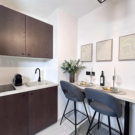 - Premium For 3 * Paris